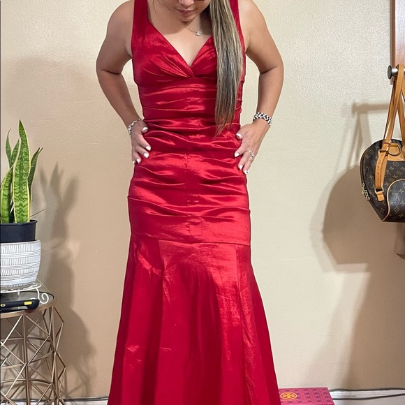 Xscape Red Gown - Picture 13 of 13